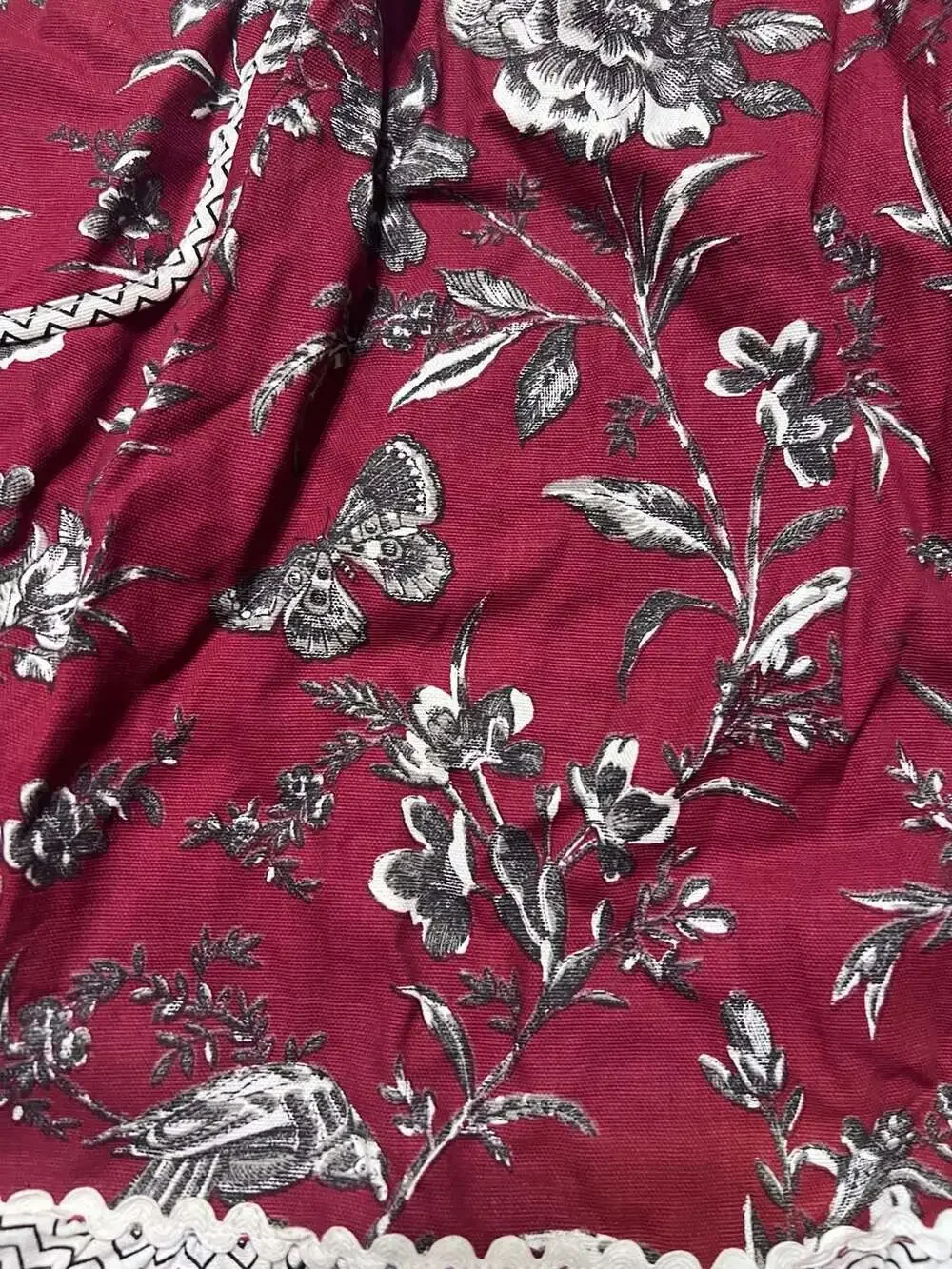 Cynthia Rowley New York Floral Print Apron with Chevron Trim